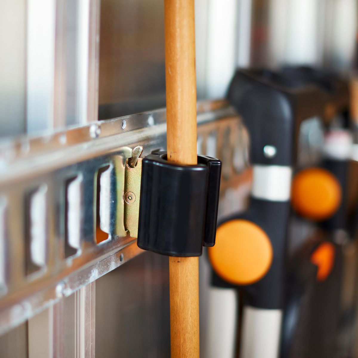 Long-Handle Tool Holder V82903